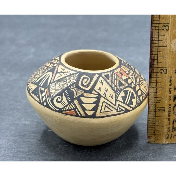 Hopi-Tewa Polychrome Pottery Seed Pot Signed by Ta'wy" Native American Art - Picture 8 of 8